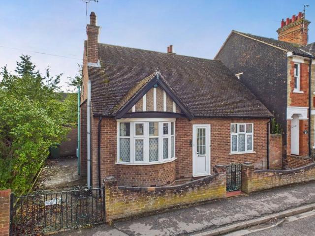 House for sale in Leighton-Linslade, Leighton Buzzard