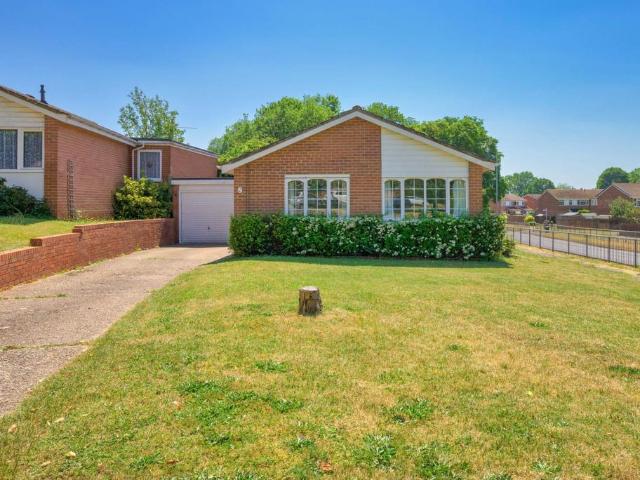 Bungalow for sale in Caversham Park, Reading