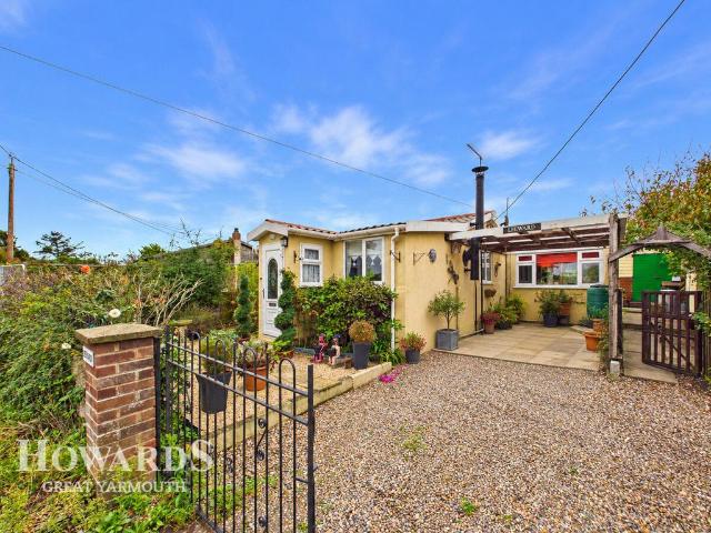 Bungalow for sale in Newport, Great Yarmouth