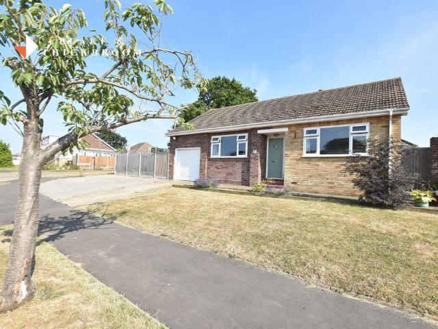 Bungalow for sale in Holland-on-Sea, Dale Hill