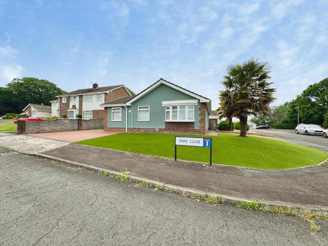 Bungalow for sale in Pontarddulais, Wales