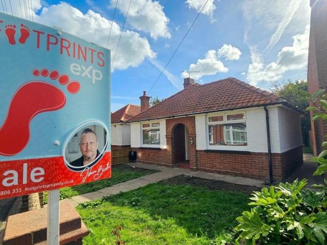 Bungalow for sale in Middle Deal, Dover