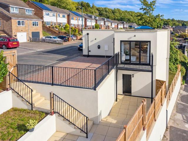 Bungalow for sale in Luton, Chatham
