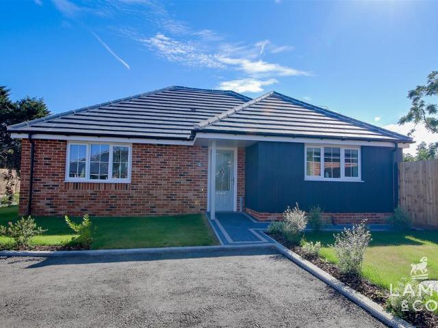 Bungalow for sale in Great Holland, Tendring