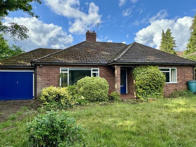 Bungalow for sale in Holloway Hill, Fole