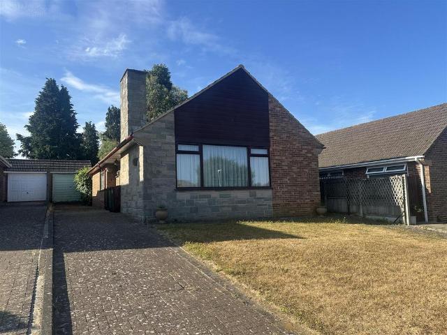 Bungalow for sale in Allington, Midway