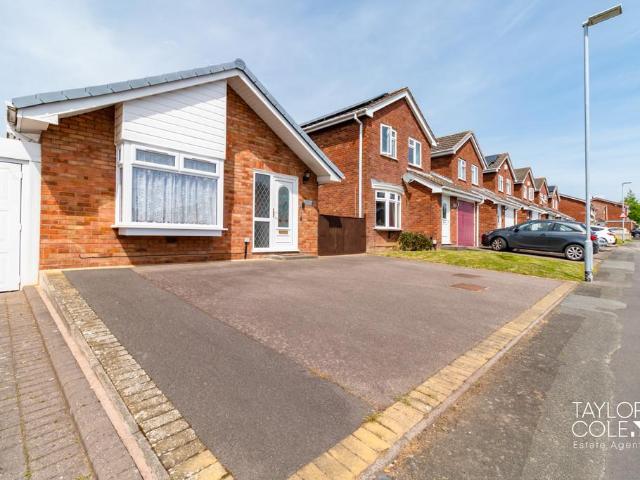 Bungalow for sale in Kettlebrook, Staffordshire