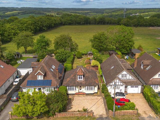Bungalow for sale in Chepping Wycombe, Loudwater