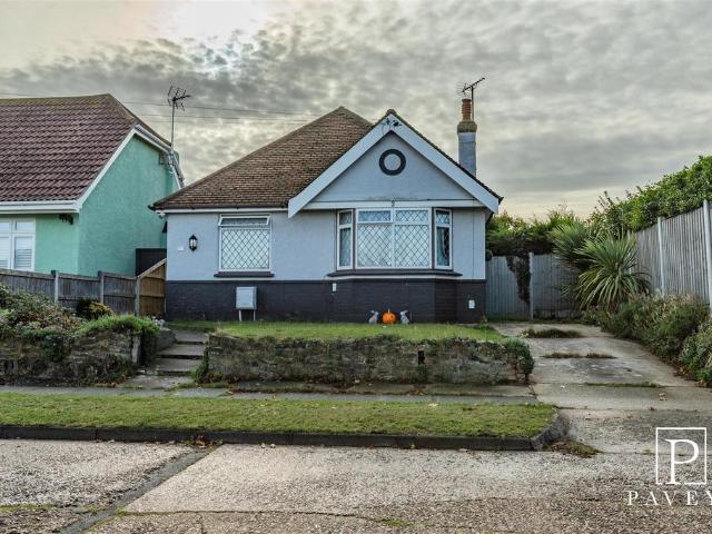 Bungalow for sale in Holland-on-Sea, Dale Hill
