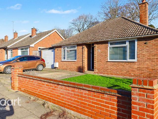 Bungalow for sale in Key Street, Suffolk