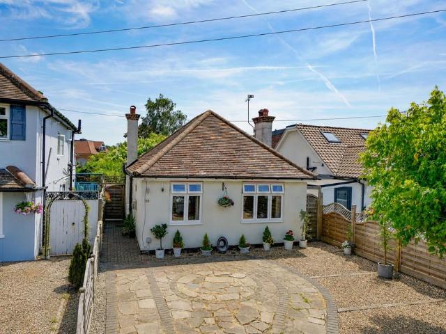 Bungalow for sale in Five Acres, Hertfordshire
