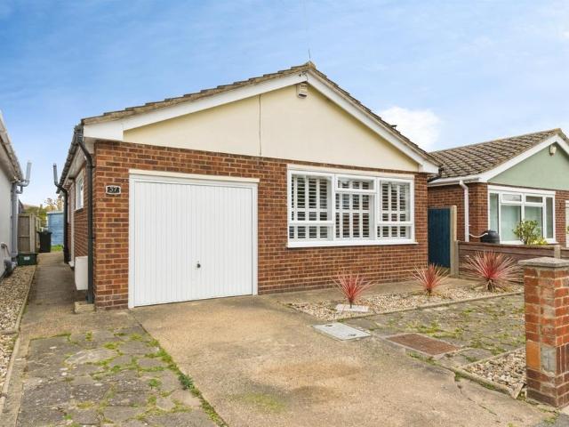 Bungalow for sale in Holland-on-Sea, Dale Hill