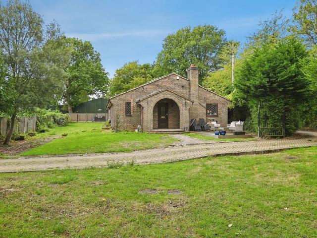 Bungalow for sale in Midway, Kent
