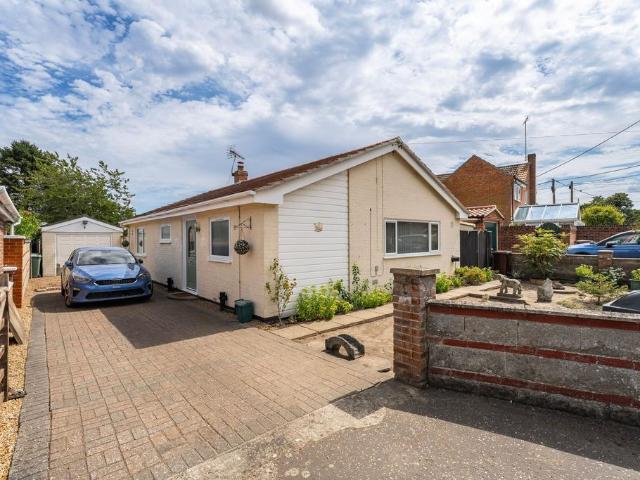 Bungalow for sale in Lenwade, Crostwick