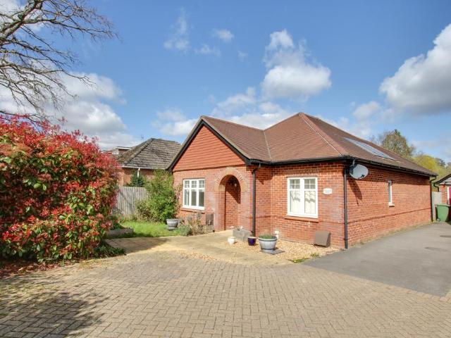 Bungalow for sale in Waltham Chase, Hampshire