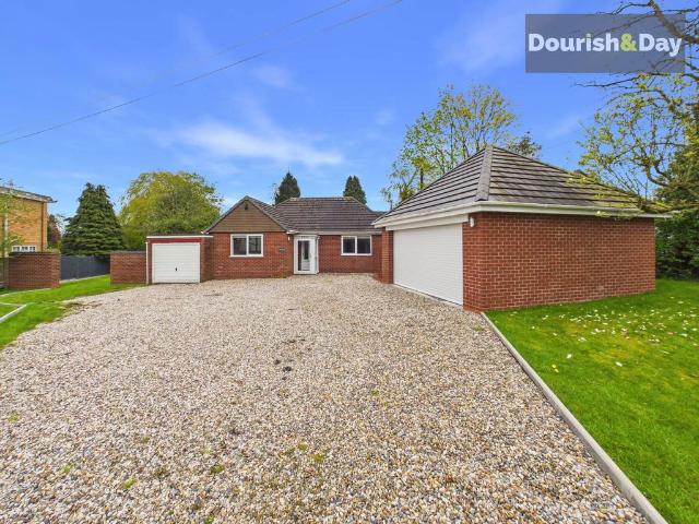 Bungalow for sale in Gnosall, Baswich