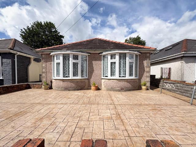 Bungalow for sale in Coedffranc, Skewen