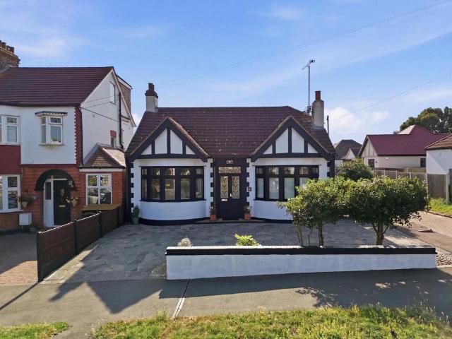 Bungalow for sale in Alton Barnes, Essex