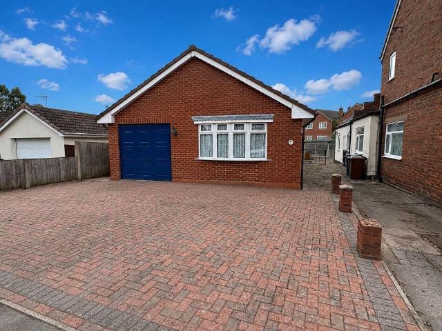 Bungalow for sale in Chadsmoor, Staffordshire