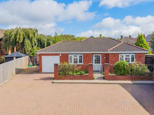 Bungalow for sale in Cherry Orchard, Fold Hill