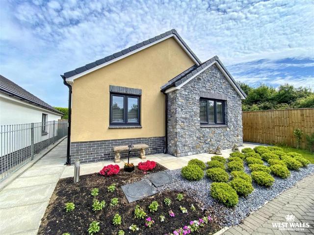 Bungalow for sale in Carew, Sageston