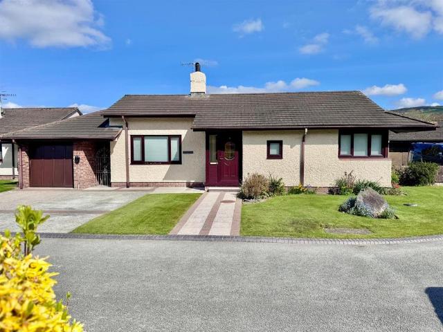 Bungalow for sale in Trofarth, Wales