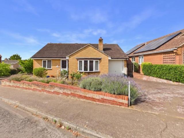 Bungalow for sale in Sudbury, Chelmondiston