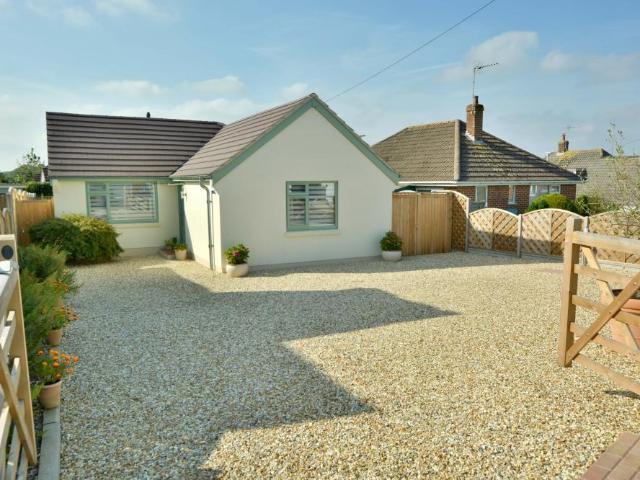 Bungalow for sale in Oakley, Merley