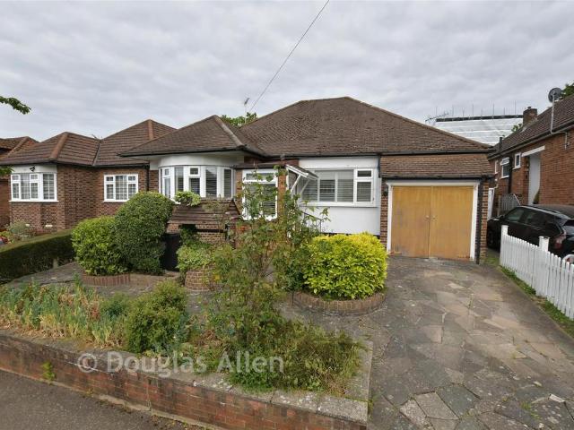Bungalow for sale in Chigwell, Epping