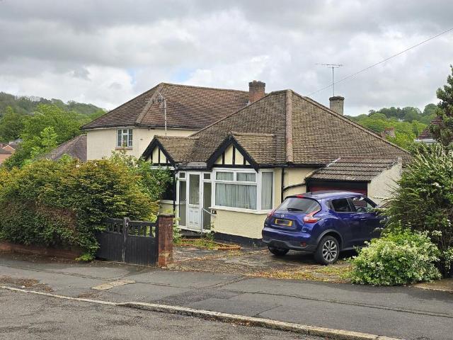 Bungalow for sale in London Borough of Croydon, Kenley
