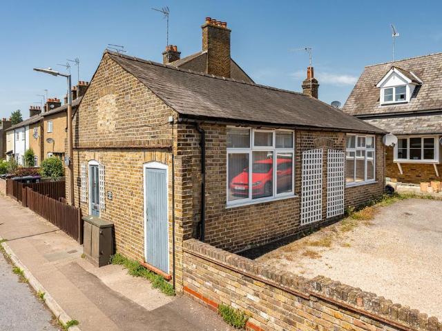 Bungalow for sale in Kings Hill, Colliers End