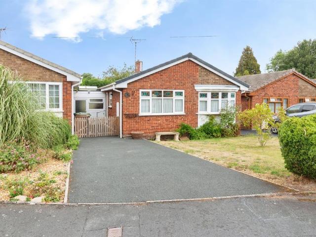 Bungalow for sale in Hixon, Stafford