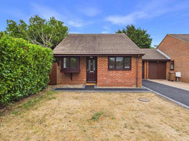 Bungalow for sale in Woodmansterne, Reigate and Banstead