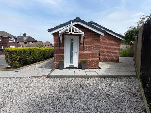Bungalow for sale in Milnshaw, Backburn