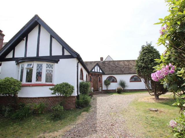 Bungalow for sale in Holland-on-Sea, Dale Hill