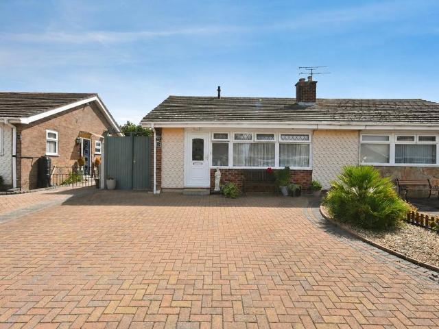 Bungalow for sale in Upton, Acol