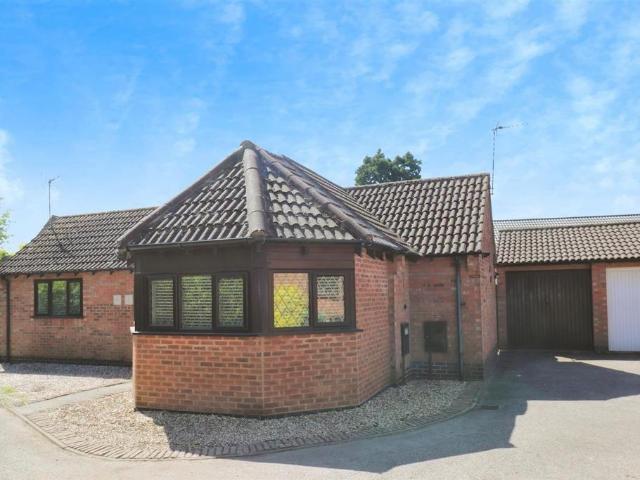 Bungalow for sale in Camp Hill, Warwickshire