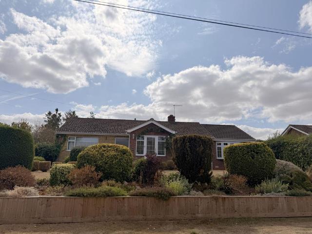 Bungalow for sale in Ripple, Forthampton