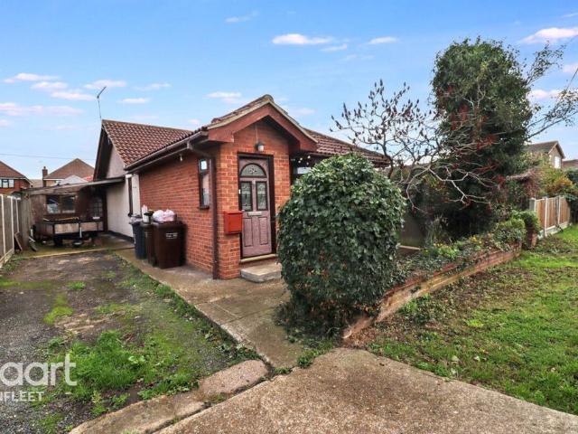 Bungalow for sale in Newlands, Essex