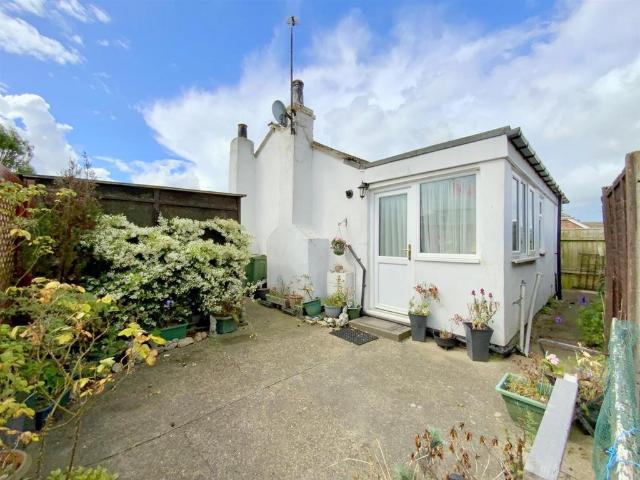 Bungalow for sale in Weelsby, Old Clee