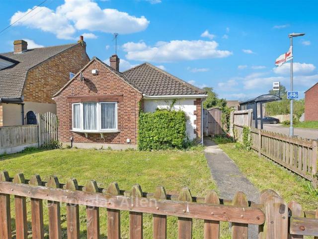 Bungalow for sale in Laindon, Essex