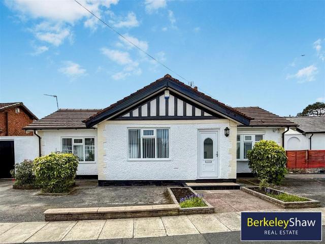 Bungalow for sale in Kennessee Green, Maghull