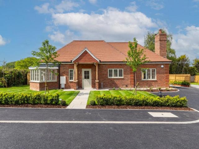 Bungalow for sale in Alderminster, Warwickshire