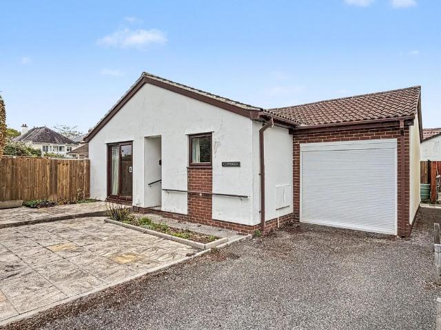 Bungalow for sale in Kingsteignton, Teignbridge