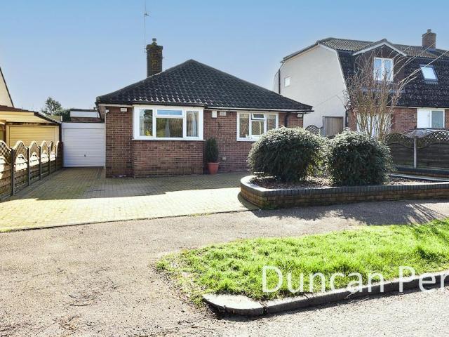 Bungalow for sale in Sunnybank, Hertsmere