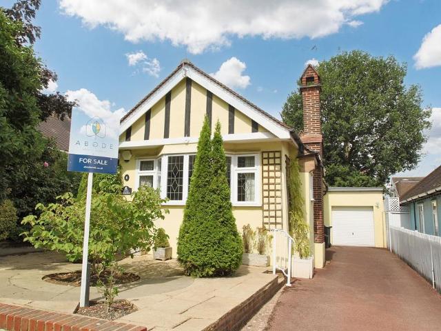 Bungalow for sale in Woodford Wells, Cat Hill