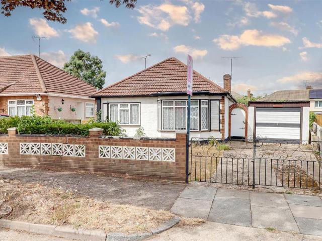Bungalow for sale in Alton Barnes, Essex