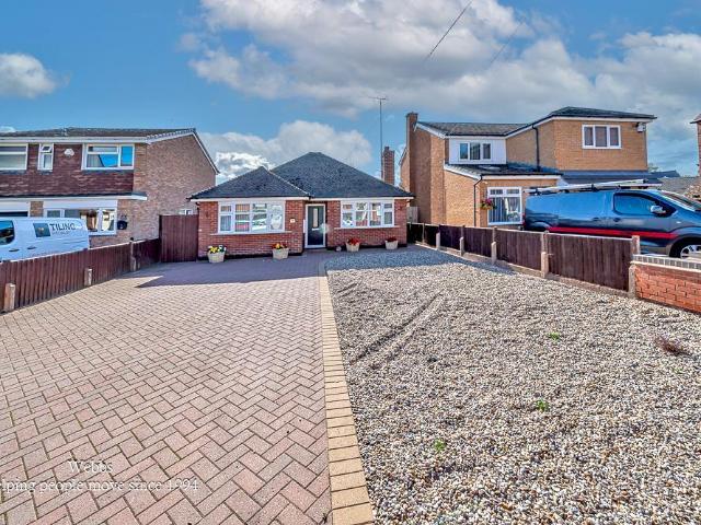 Bungalow for sale in Brownhills West, West Midlands