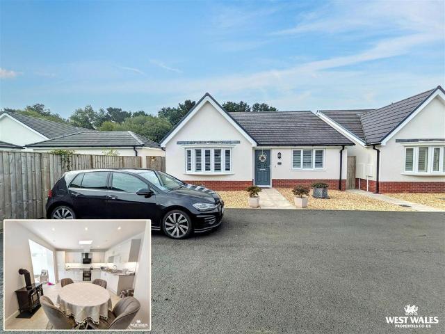 Bungalow for sale in Kidwelly, Wales
