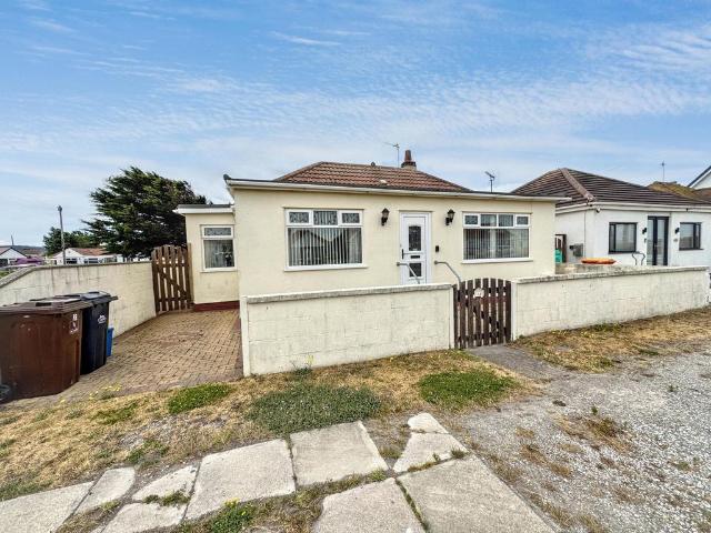 Bungalow for sale in Kinmel Bay, Wales